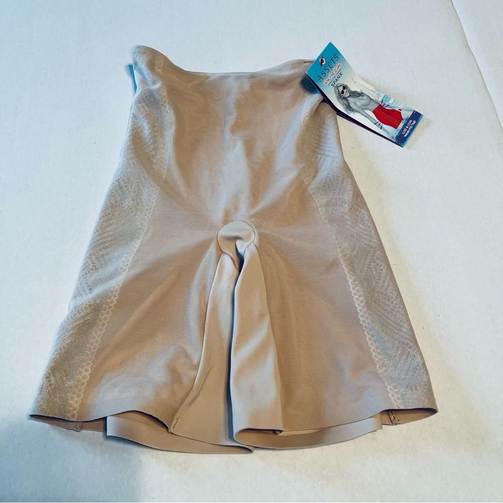 Assets Red Hot Label by Spanx Womens SZ‎ Small Luxe & Lean Mid Thigh Short NEW